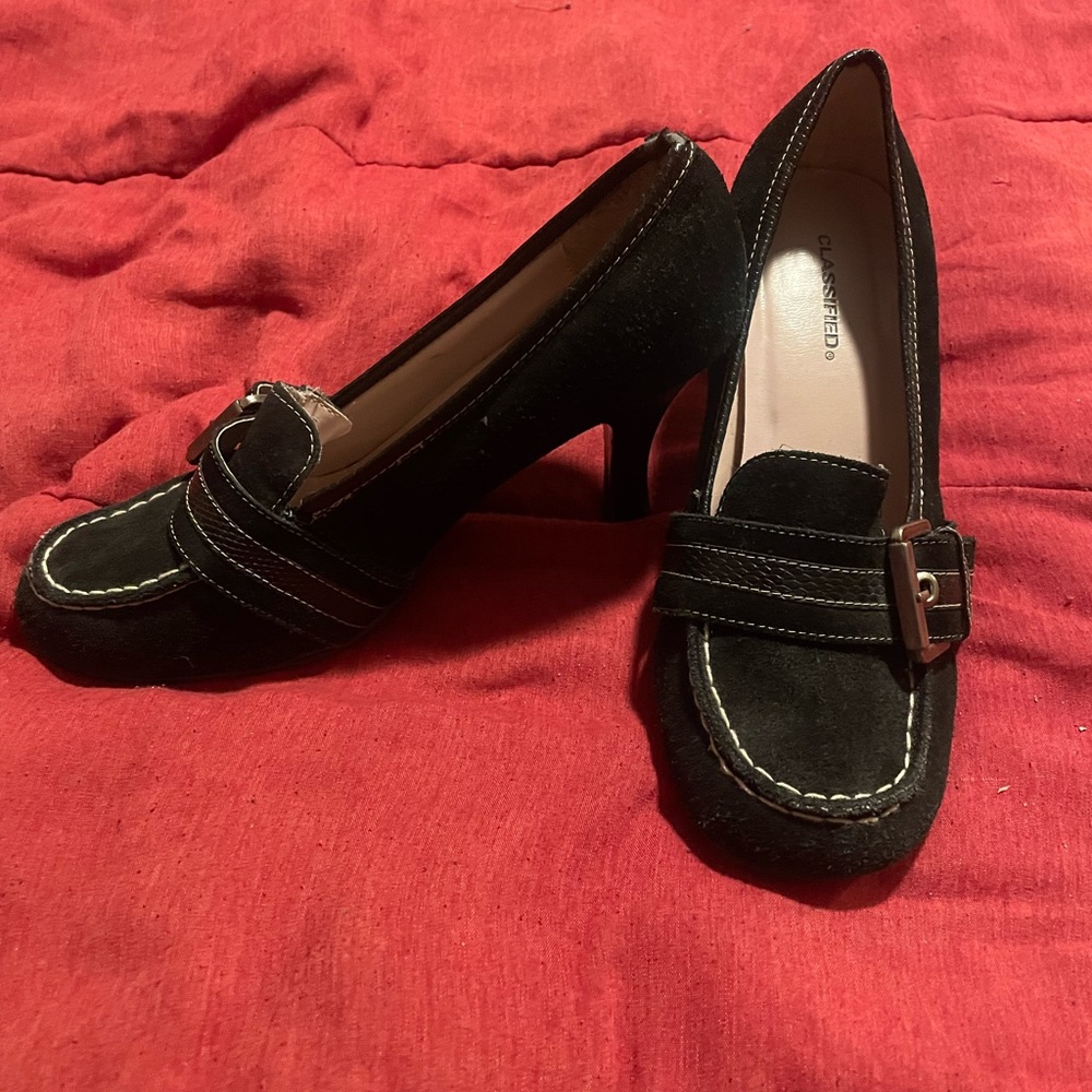 Classified size 9 black heel